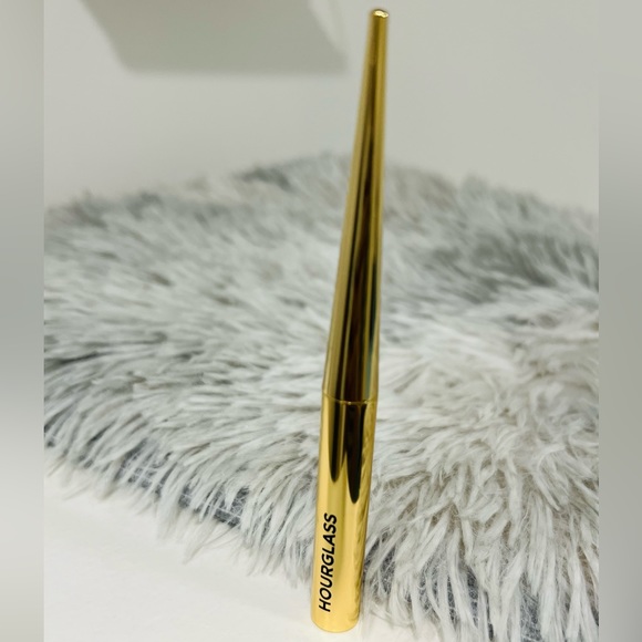 HOURGLASS - Confession™ Ultra Slim High Intensity
Refillable Lipstick 💄 - Picture 5 of 6